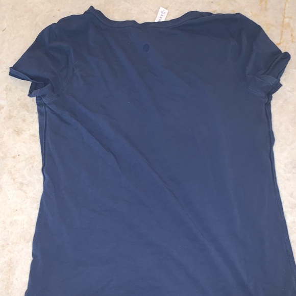 Lululemon shirt - Picture 3 of 4